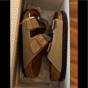 NWT NIB Birkenstock Arizona Sandals size 37/7 in taupe